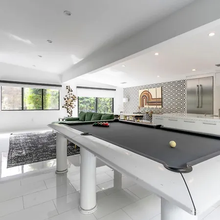 Villa 3M Hollywood Modern Oasis